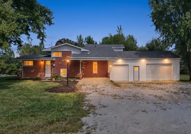 Photo 3 of Single family home for sale at 10371 E 1680 North Rd, Oakwood, IL 61858 | MLS# 12761479 | Listing updated on 2026-09-22