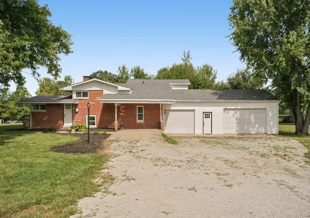 Photo 3 of Single family home for sale at 10371 E 1680 North Rd, Oakwood, IL 61858 | MLS# 12761479 | Listing updated on 2026-09-22