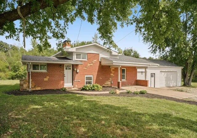 Photo 4 of Single family home for sale at 10371 E 1680 North Rd, Oakwood, IL 61858 | MLS# 12761479 | Listing updated on 2026-09-22