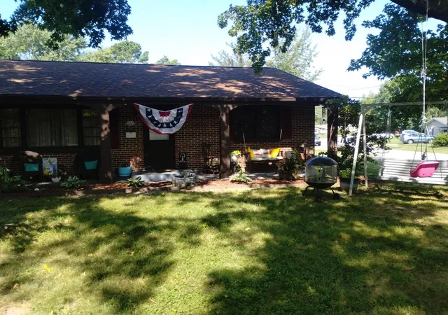 Photo 3 of Single family home for sale at 600 S Skyline, Carbondale, IL 62901 | MLS# EB302998 | Listing updated on 2026-09-15
