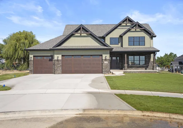 Photo 2 of Single family home for sale at 2412 Apple Ct, Schererville, IN 46375 | MLS# 836157 | Listing updated on 2026-10-06