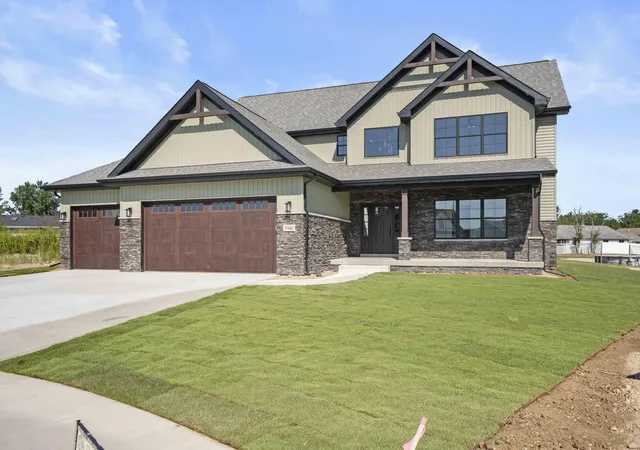 Photo 4 of Single family home for sale at 2412 Apple Ct, Schererville, IN 46375 | MLS# 836157 | Listing updated on 2026-10-06