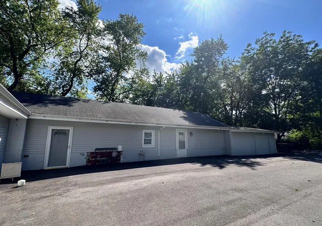 Photo 4 of House for sale at 1802 Evans Ave, Valparaiso, IN 46383 | MLS# 827778 | Listing updated on 2026-09-11