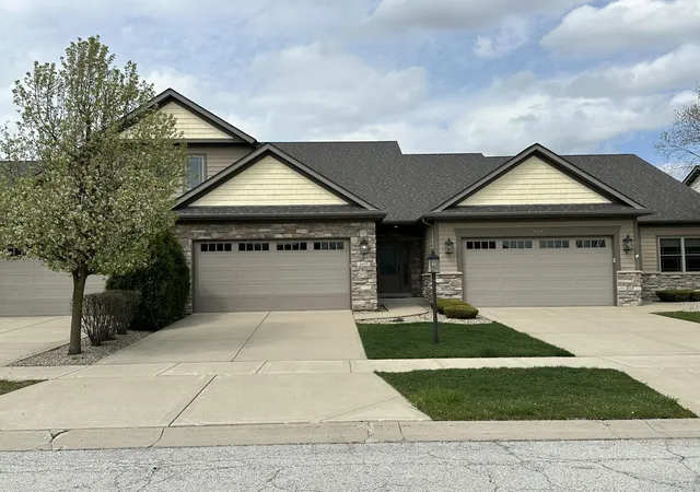 Townhouse for sale at 9170 W 107th Place, Saint John, IN 46373 | MLS# 833546