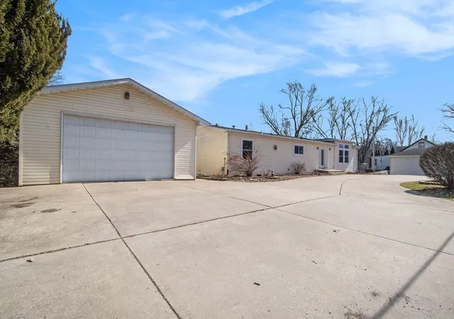 Photo 4 of Single family home for sale at 33 S 600 West, Hebron, IN 46341 | MLS# 834694 | Listing updated on 2026-09-15