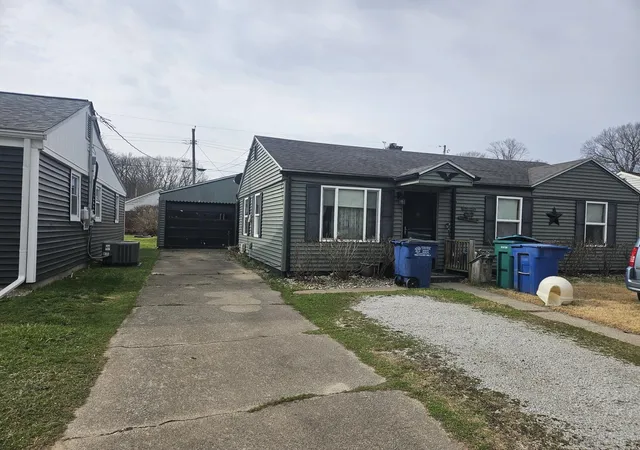 Photo 3 of Single family home for sale at 1638 Stone Lake Dr, La Porte, IN 46350 | MLS# 835579 | Listing updated on 2026-09-15