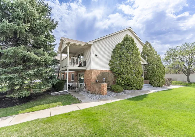 Photo 2 of Condo for sale at 2104 Terrace Dr, Highland, IN 46322 | MLS# 836806 | Listing updated on 2026-09-21