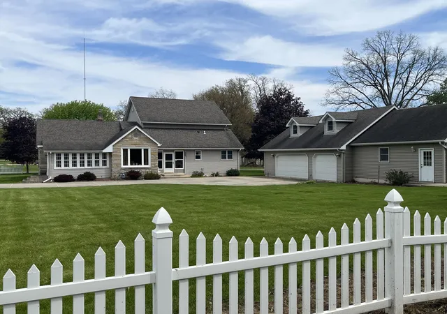 Photo 2 of Single family home for sale at 6315 W 147th Avenue, Crown Point, IN 46307 | MLS# 837853 | Listing updated on 2026-09-14