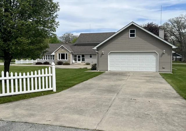 Photo 3 of Single family home for sale at 6315 W 147th Avenue, Crown Point, IN 46307 | MLS# 837853 | Listing updated on 2026-09-14