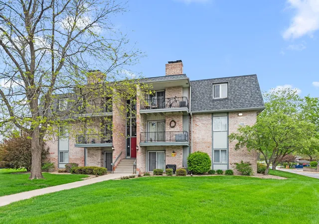 Photo 1 of Sale Pending at 1720 Homan Dr #202, Schererville, IN 46375 | MLS# 838033 | Listing updated on 2026-09-10