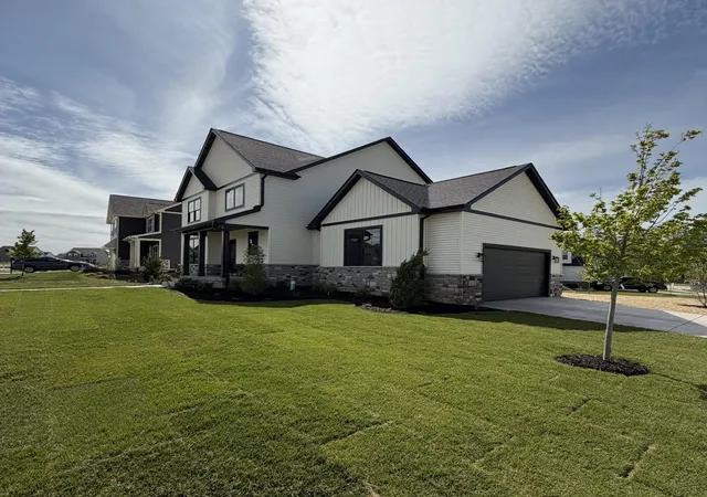 Photo 3 of Sale Pending at 2230 Redwood Ln, Chesterton, IN 46304 | MLS# 838352 | Listing updated on 2026-09-11