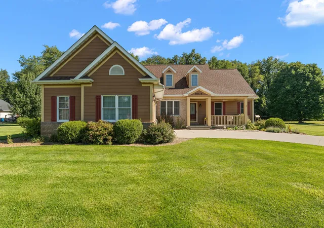Photo 1 of Single family home for sale at 8876 N Lilac St, De Motte, IN 46310 | MLS# 839595 | Listing updated on 2026-09-11