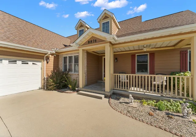 Photo 3 of Single family home for sale at 8876 N Lilac St, De Motte, IN 46310 | MLS# 839595 | Listing updated on 2026-09-11