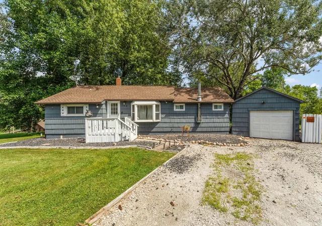 Photo 1 of Single family home for sale at 13 S Beulah Vista Dr, Hebron, IN 46341 | MLS# 840064 | Listing updated on 2026-09-21