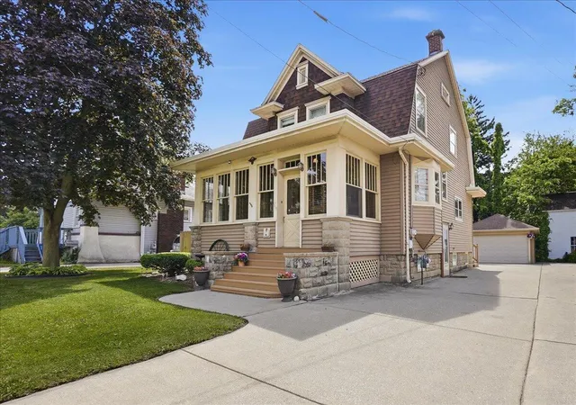 Photo 1 of Sale Pending at 317 S East St, Crown Point, IN 46307 | MLS# 840259 | Listing updated on 2026-09-11