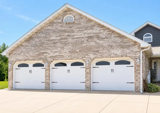 Photo 3 of Sale Pending at 218 W 700 North, Valparaiso, IN 46385 | MLS# 840276 | Listing updated on 2026-09-11