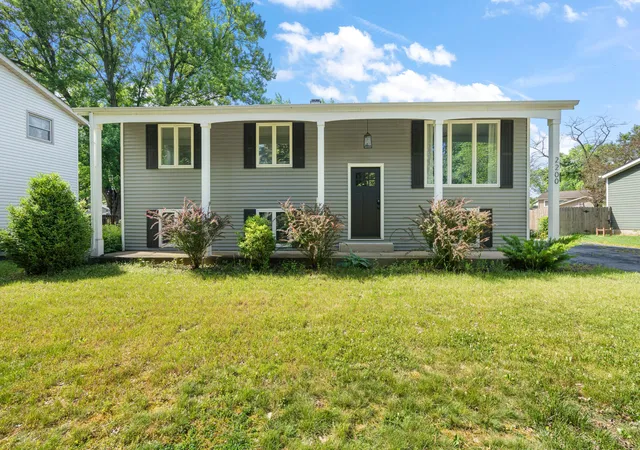 Photo 2 of Single family home for sale at 2200 Shallowford Dr, Valparaiso, IN 46383 | MLS# 840557 | Listing updated on 2026-09-21