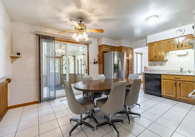 Photo 3 of Single family home for sale at 1534 Poplar Ln, Munster, IN 46321 | MLS# 841191 | Listing updated on 2026-09-19