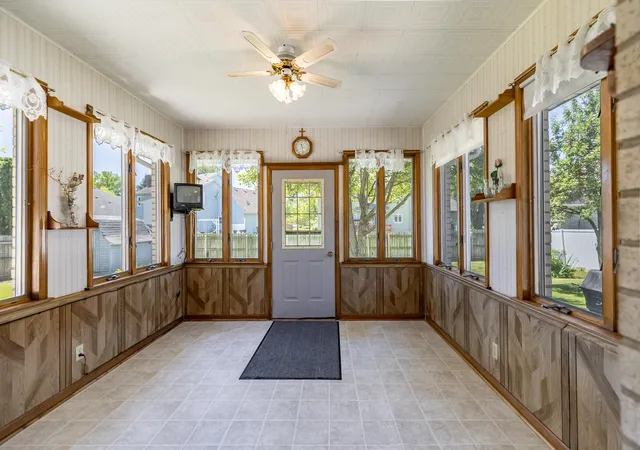 Photo 3 of Single family home for sale at 1534 Poplar Ln, Munster, IN 46321 | MLS# 841191 | Listing updated on 2026-09-19