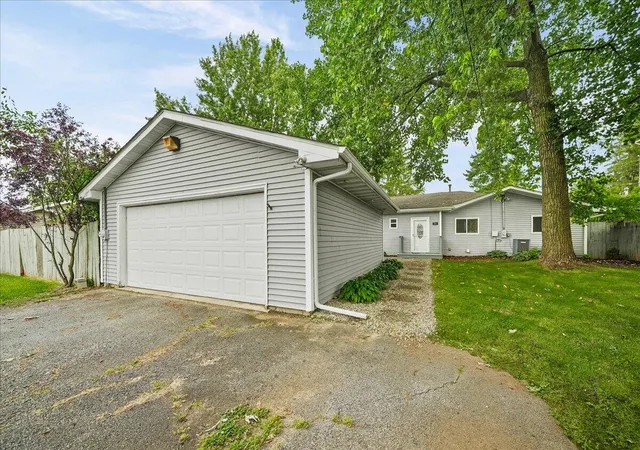 Photo 2 of Single family home for sale at 26 S Fish Lake St, Valparaiso, IN 46385 | MLS# 841285 | Listing updated on 2026-09-12