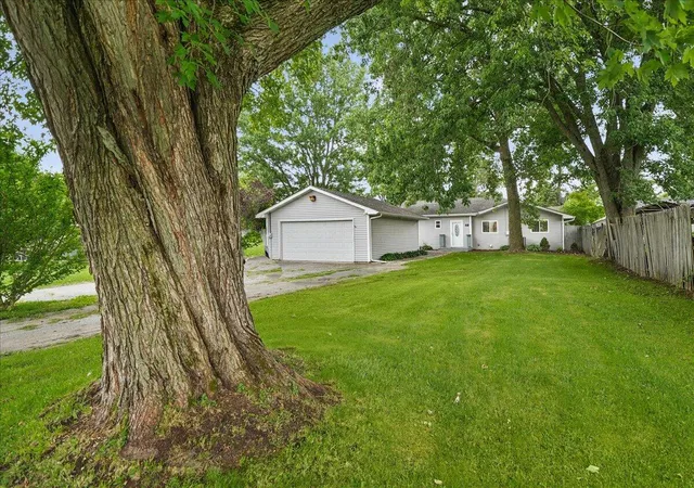 Photo 3 of Single family home for sale at 26 S Fish Lake St, Valparaiso, IN 46385 | MLS# 841285 | Listing updated on 2026-09-12