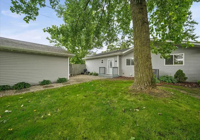 Photo 3 of Single family home for sale at 26 S Fish Lake St, Valparaiso, IN 46385 | MLS# 841285 | Listing updated on 2026-09-12