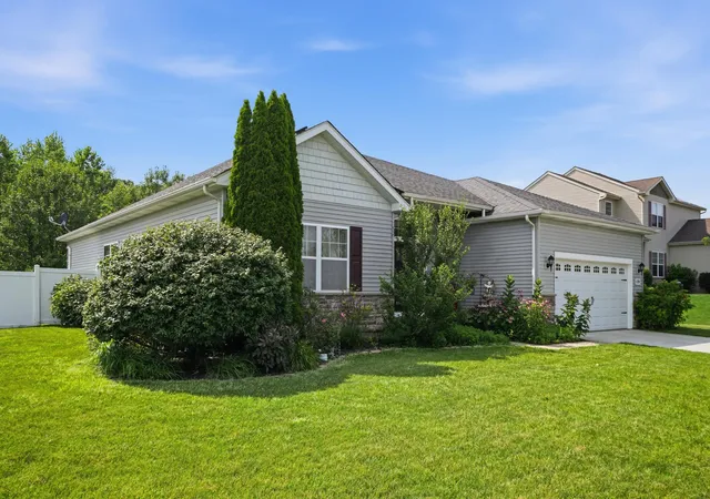 Photo 2 of Single family home for sale at 12284 Perry St, Crown Point, IN 46307 | MLS# 842068 | Listing updated on 2026-09-11