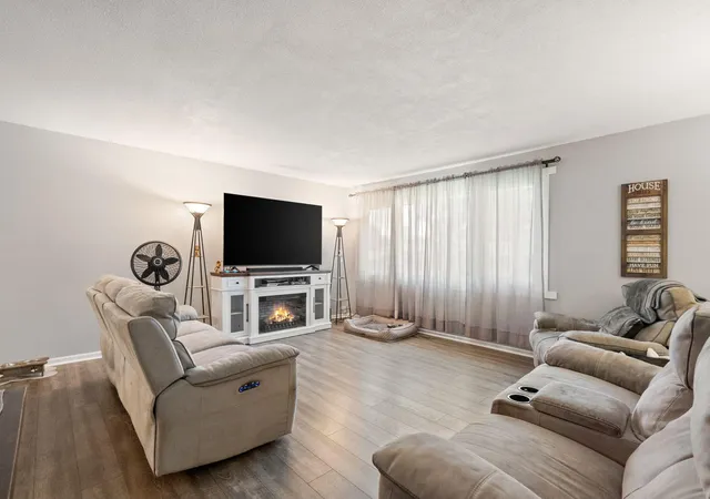 Photo 3 of Sale Pending at 2731 40th Place, Highland, IN 46322 | MLS# 841847 | Listing updated on 2026-09-14