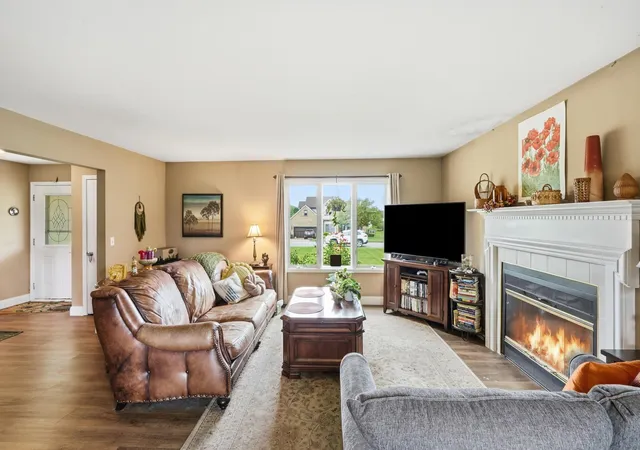Photo 3 of Single family home for sale at 11081 Miami St, Crown Point, IN 46307 | MLS# 841884 | Listing updated on 2026-09-12