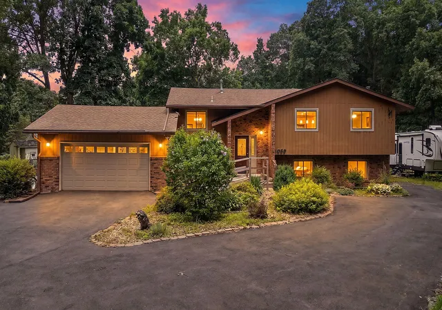Photo 1 of Single family home for sale at 1089 N 200 West, Chesterton, IN 46304 | MLS# 841929 | Listing updated on 2026-09-10