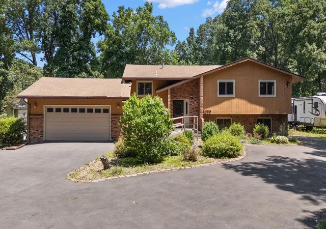 Photo 2 of Single family home for sale at 1089 N 200 West, Chesterton, IN 46304 | MLS# 841929 | Listing updated on 2026-09-10