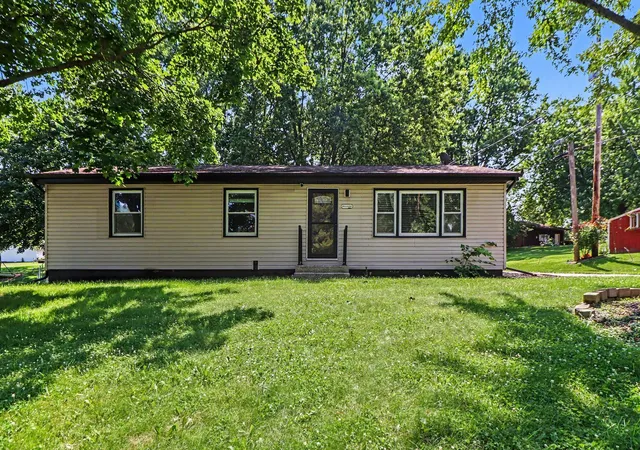 Photo 2 of Single family home for sale at 455 Marian Dr, Valparaiso, IN 46385 | MLS# 841927 | Listing updated on 2026-09-15