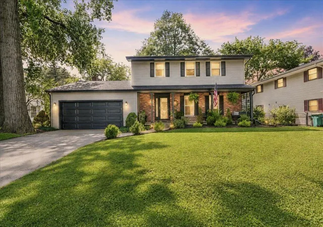 Photo 1 of Single family home for sale at 9212 White Oak Ave, Munster, IN 46321 | MLS# 842398 | Listing updated on 2026-09-11