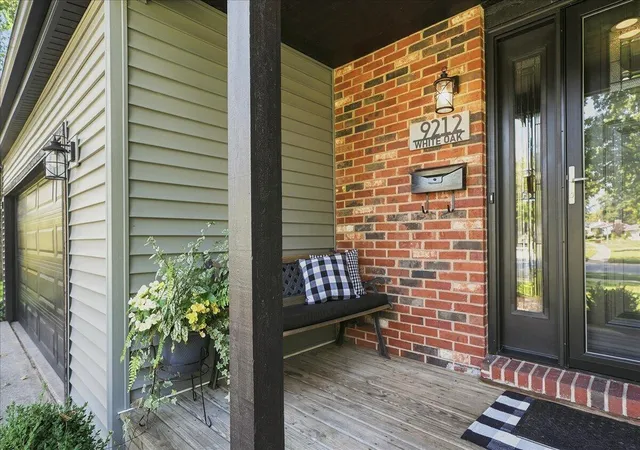 Photo 3 of Single family home for sale at 9212 White Oak Ave, Munster, IN 46321 | MLS# 842398 | Listing updated on 2026-09-11