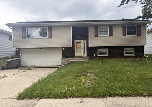 Photo 2 of Single family home for sale at 9205 Prairie Ave, Highland, IN 46322 | MLS# 842236 | Listing updated on 2026-09-10