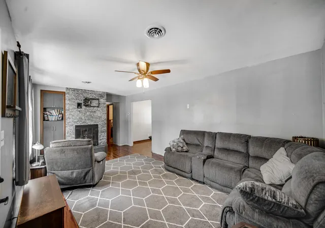 Photo 4 of Single family home for sale at 501 N Ohio St, Hobart, IN 46342 | MLS# 842287 | Listing updated on 2026-09-14