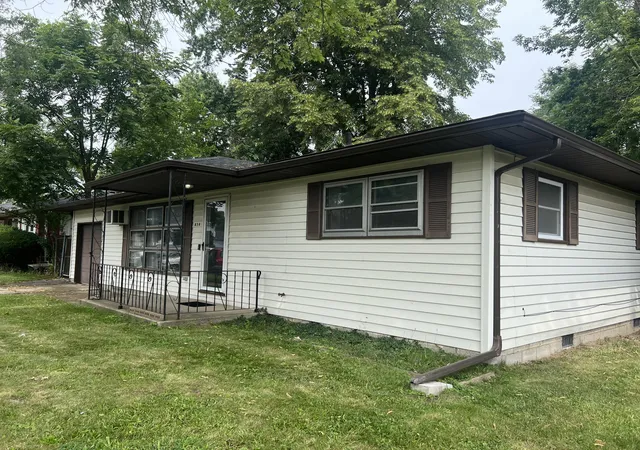 Photo 3 of Sale Pending at 830 W 39th Avenue, Hobart, IN 46342 | MLS# 842597 | Listing updated on 2026-09-15