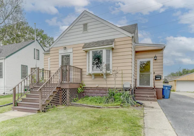 Photo 2 of Sale Pending at 7420 S Mccook Ave, Hammond, IN 46323 | MLS# 842479 | Listing updated on 2026-09-12