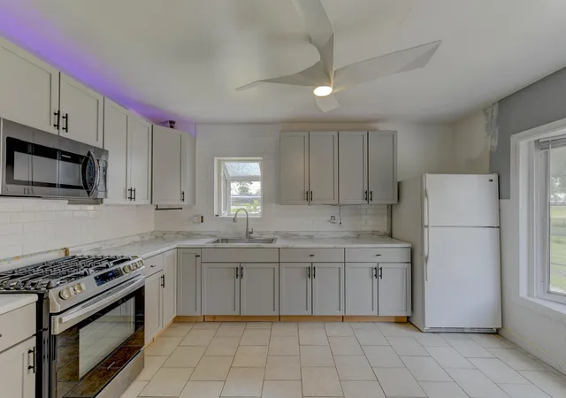 Photo 4 of Sale Pending at 7420 S Mccook Ave, Hammond, IN 46323 | MLS# 842479 | Listing updated on 2026-09-12