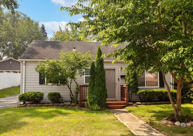 Photo 1 of Sale Pending at 225 E Joliet St, Schererville, IN 46375 | MLS# 842734 | Listing updated on 2026-09-11