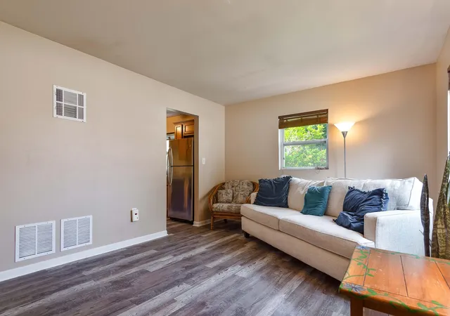 Photo 3 of Sale Pending at 225 E Joliet St, Schererville, IN 46375 | MLS# 842734 | Listing updated on 2026-09-11