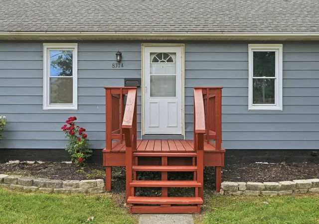 Photo 3 of Single family home for sale at 8314 Gordon Dr, Highland, IN 46322 | MLS# 842995 | Listing updated on 2026-09-21