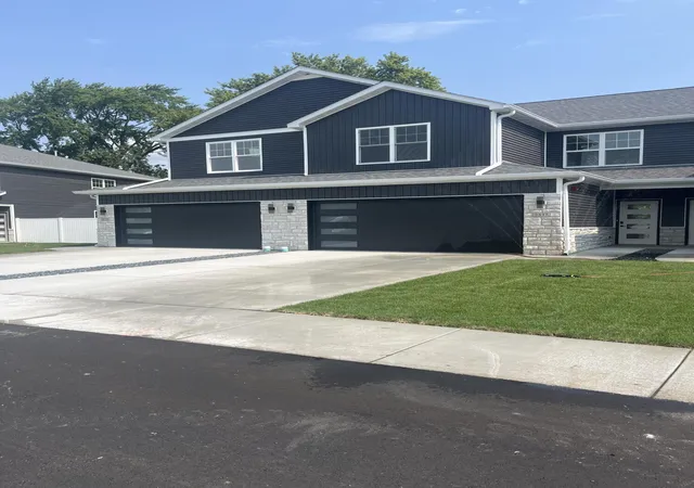 Photo 1 of Sale Pending at 2537 Longwood Dr, Highland, IN 46322 | MLS# 843060 | Listing updated on 2026-09-15