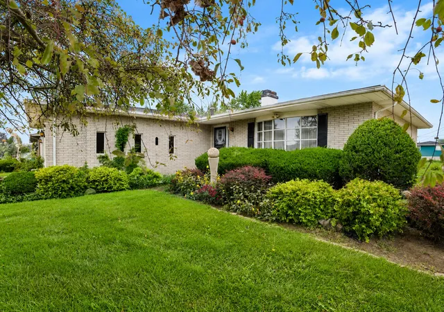 Photo 1 of Single family home for sale at 2560 W 61st Avenue, Merrillville, IN 46410 | MLS# 845296 | Listing updated on 2026-09-14
