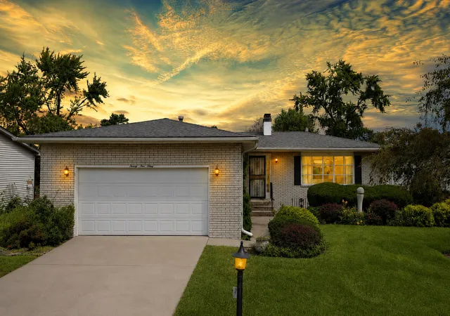 Photo 2 of Single family home for sale at 2560 W 61st Avenue, Merrillville, IN 46410 | MLS# 845296 | Listing updated on 2026-09-14