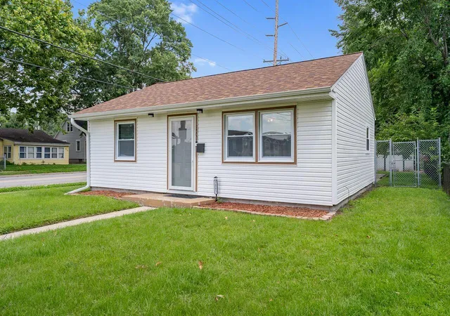 Photo 2 of Sale Pending at 7503 Chestnut Ave, Hammond, IN 46324 | MLS# 843523 | Listing updated on 2026-09-11
