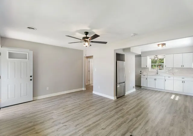 Photo 3 of Sale Pending at 7503 Chestnut Ave, Hammond, IN 46324 | MLS# 843523 | Listing updated on 2026-09-11