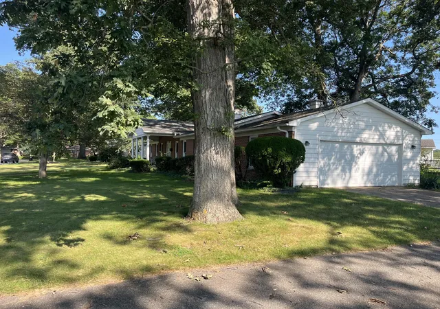 Photo 3 of Single family home for sale at 1810 Oakwood Dr, Rochester, IN 46975 | MLS# 844250 | Listing updated on 2026-09-15