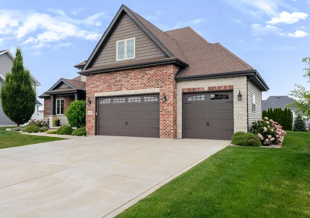 Photo 3 of Sale Pending at 8910 W 97th Place, Saint John, IN 46373 | MLS# 843547 | Listing updated on 2026-09-14