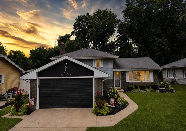 Photo 2 of Single family home for sale at 5324 Johnson St, Merrillville, IN 46410 | MLS# 845128 | Listing updated on 2026-09-26